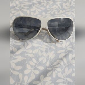Chic White Sunglasses with Dark Lenses